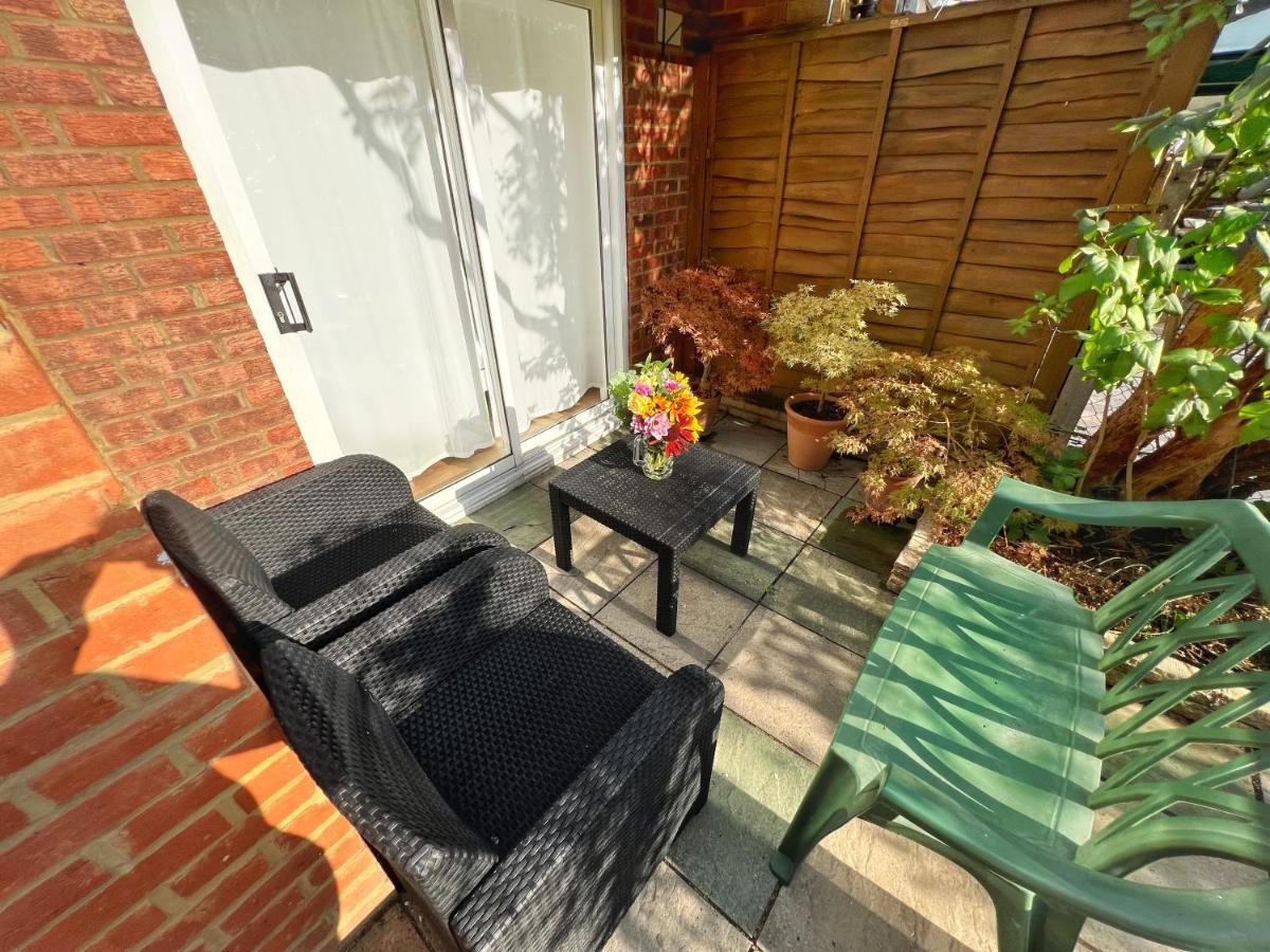 Pensiune Luxurious House Near Excel- Air Conditioning, 9 Beds, 2 Baths, Garden, Fast Wifi Londra
