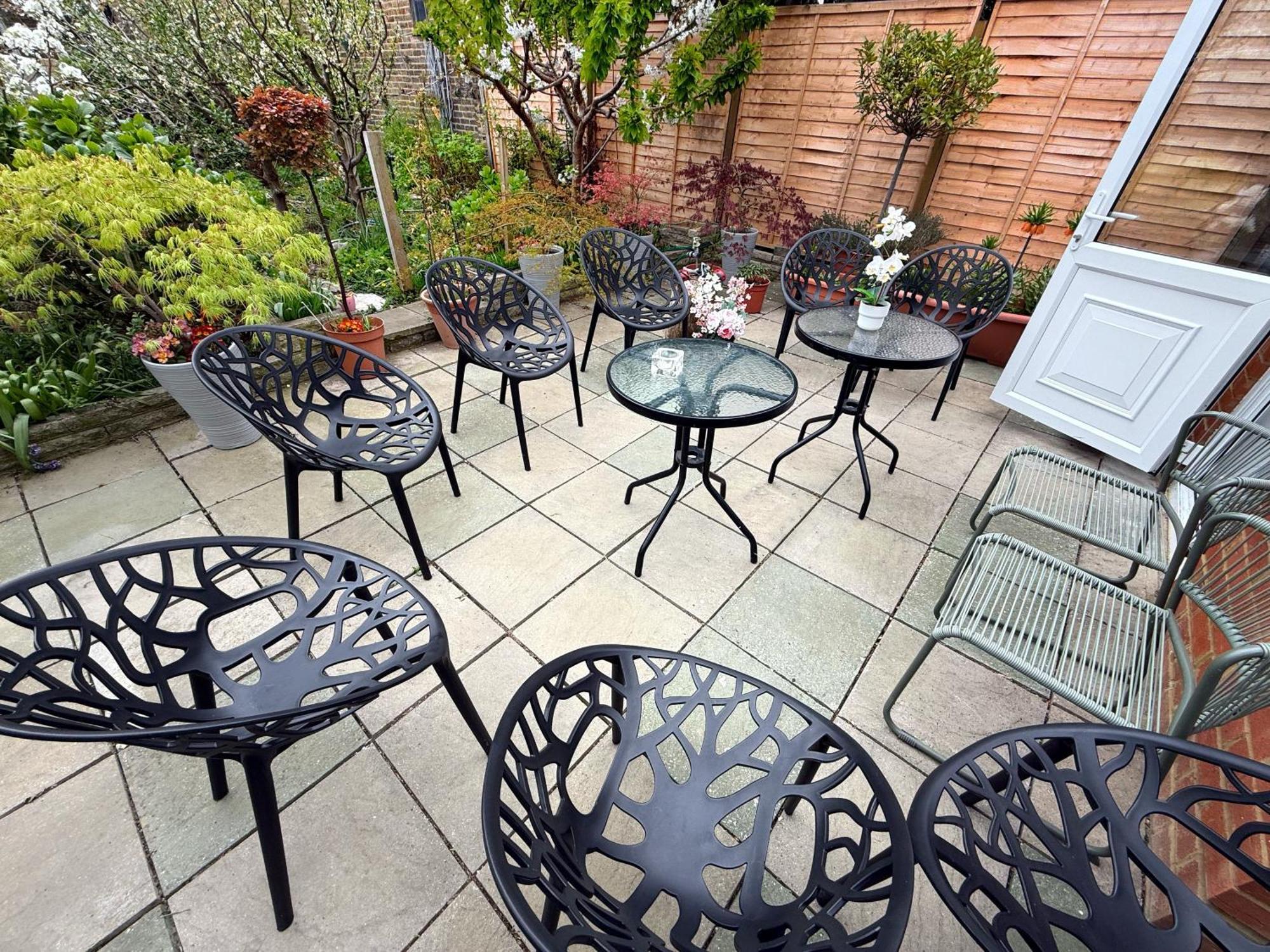 Pensiune Luxurious House Near Excel- Air Conditioning, 9 Beds, 2 Baths, Garden, Fast Wifi Londra